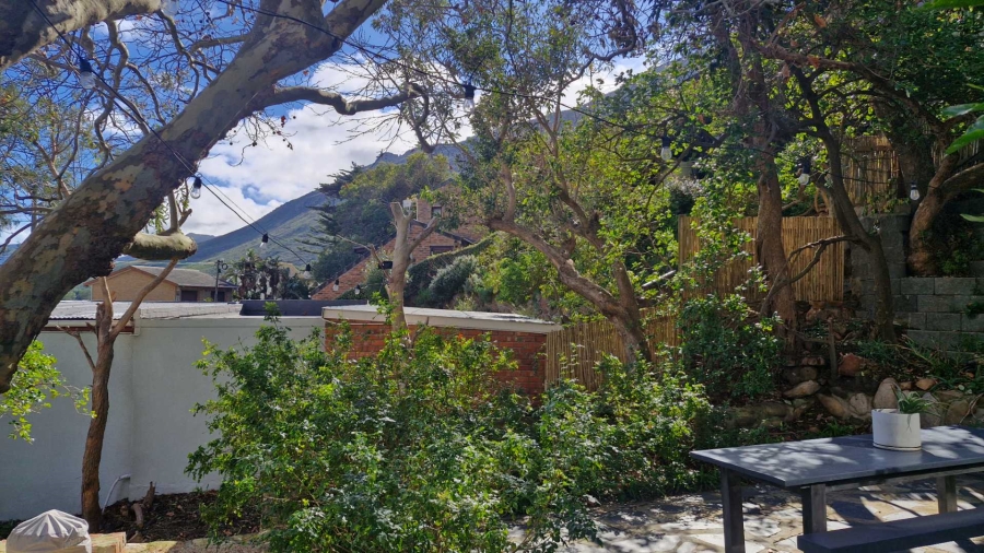 To Let 1 Bedroom Property for Rent in Clovelly Western Cape